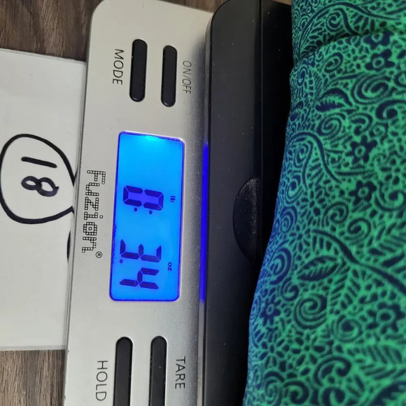 Cabi Women's V-neck Semi-sheer Blouse Top Size M Green Long Sleeve Career #5208 - Picture 8 of 8